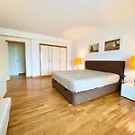 Out Luxury Marina - 2 Bedrooms Sea View Apartman *