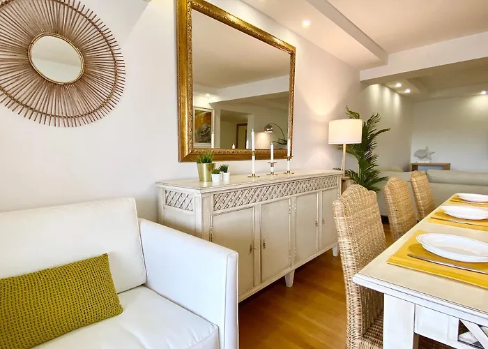 Out Luxury Marina - 2 Bedrooms Sea View Apartament