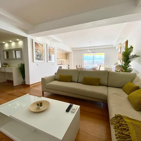 Out Luxury Marina - 2 Bedrooms Sea View アパート ヴィラモウラ