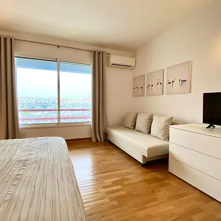 Out Luxury Marina - 2 Bedrooms Sea View アパート ヴィラモウラ