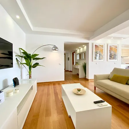 Out Luxury Marina - 2 Bedrooms Sea View アパート ヴィラモウラ