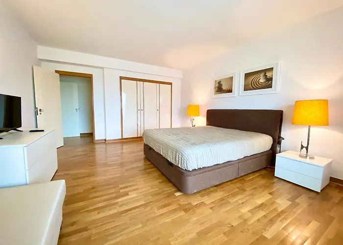 Out Luxury Marina - 2 Bedrooms Sea View Apartment *