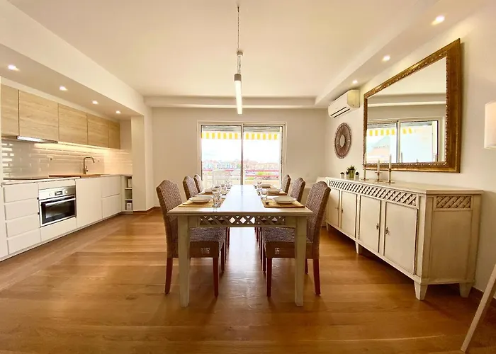 Out Luxury Marina - 2 Bedrooms Sea View Apartment *