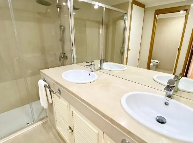 Out Luxury Marina - 2 Bedrooms Sea View Apartment *